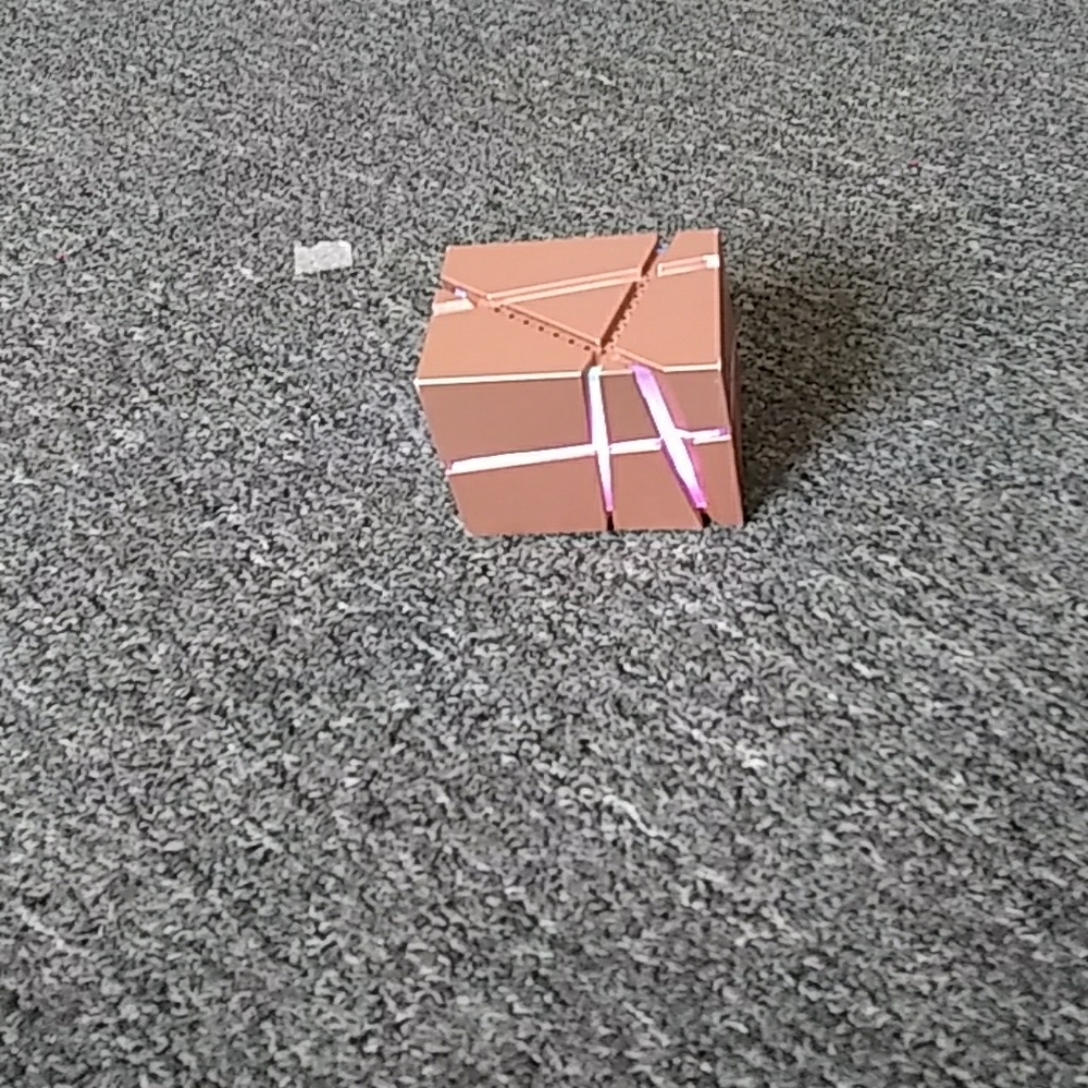A speaker - Picture 4 of 4